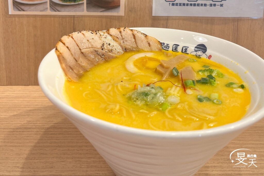 麵匡匡新莊佳瑪店;鹹蛋黃金沙拉麵 麵匡匡新莊佳瑪店;鹹蛋黃金沙拉麵