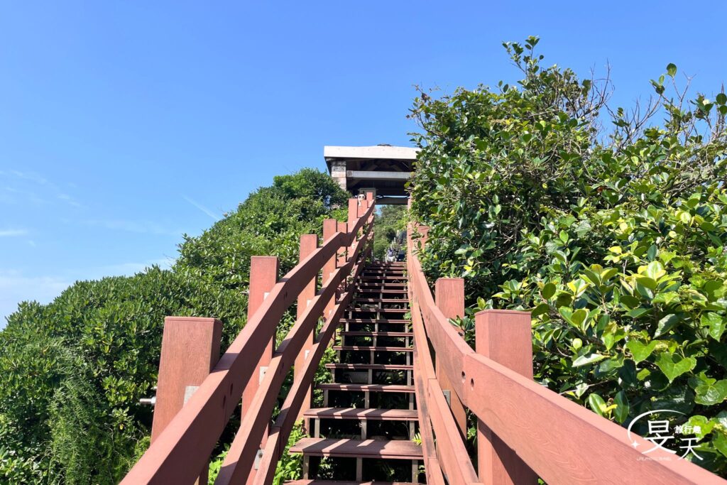 基隆嶼登塔;登山步道 基隆嶼登塔;登山步道