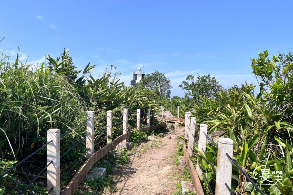 基隆嶼登塔;登山步道 基隆嶼登塔;登山步道