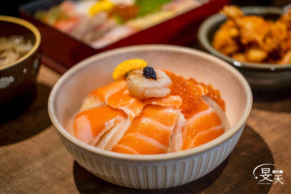 終於衷魚 干貝鮭魚腹炙燒比目魚丼飯