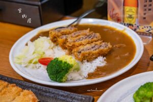 捷運劍潭站日式料理專賣店｜環七土佐っ子（原宮內屋）：裙襬蛋咖哩與酥脆炸牛肉餅